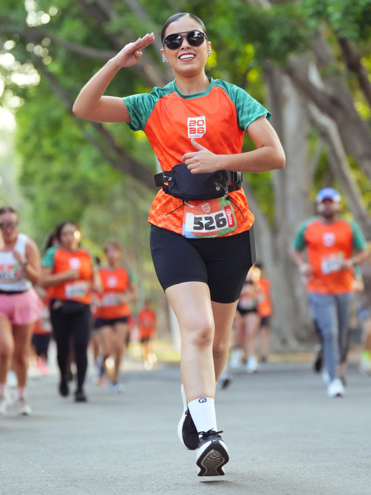 Participantes durante una carrera deportiva